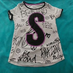 Shirt with S initial.